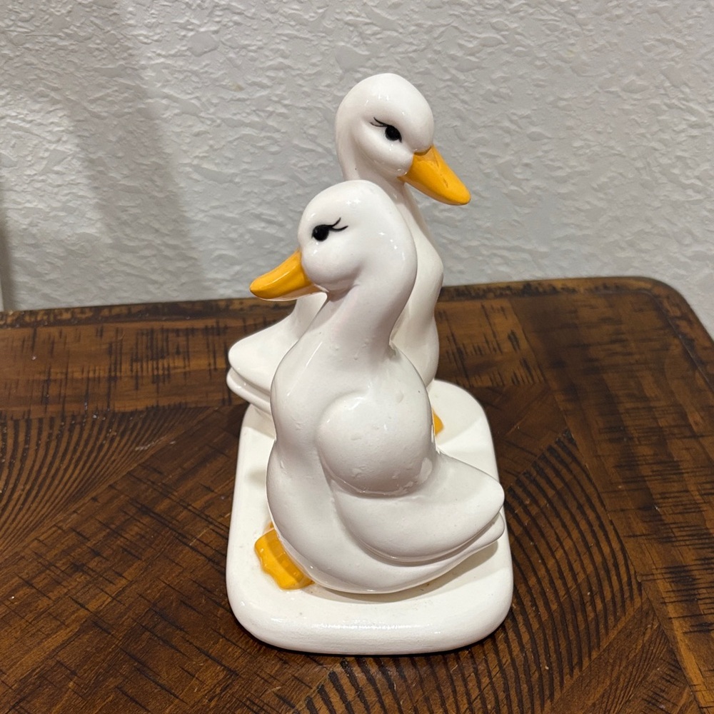 Ceramic Duck Napkin holder - White & Yellow